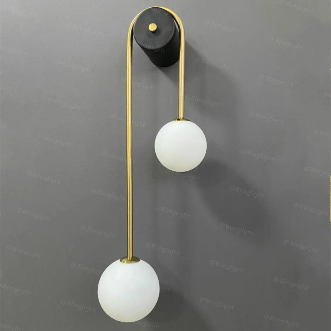 Boule de verre murale, lumière douce et élégante