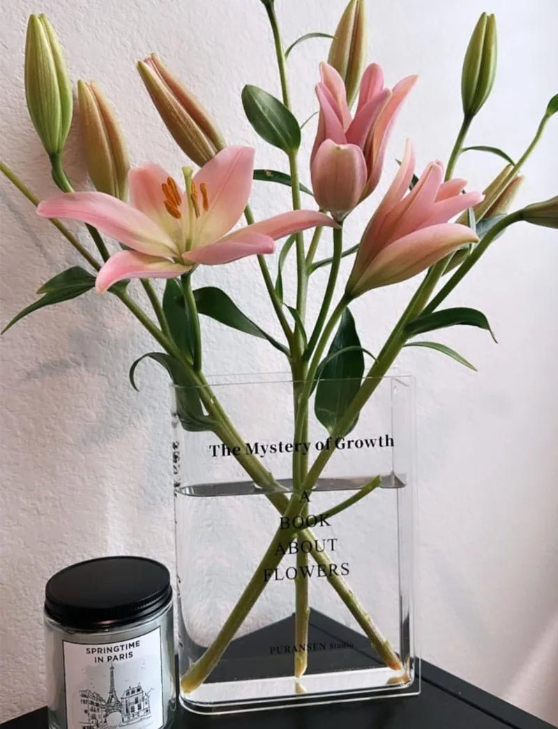 Vase en acrylique transparent en forme de livre – Poésie & design moderne